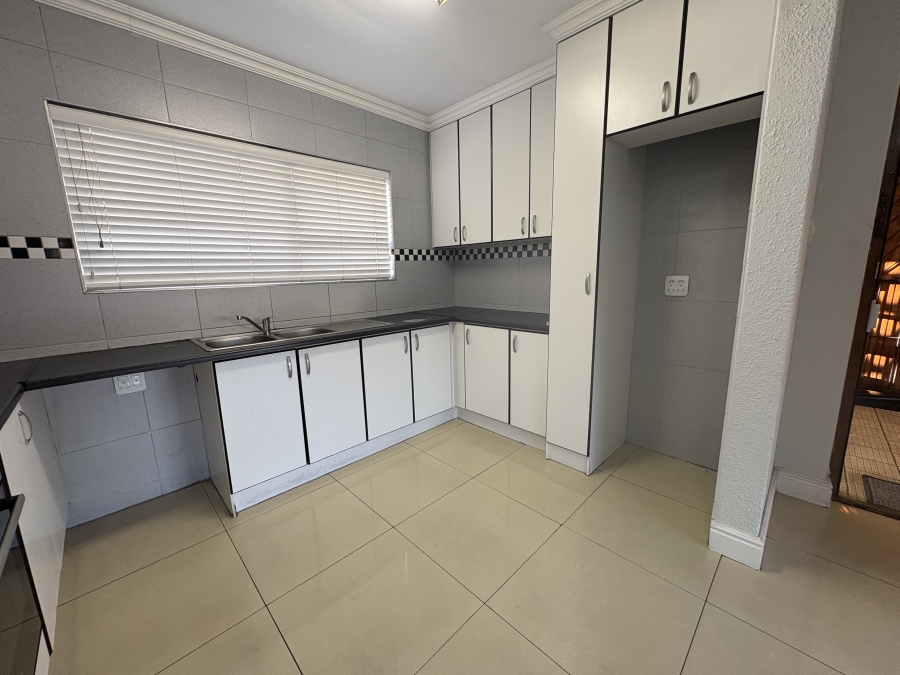 To Let 2 Bedroom Property for Rent in Kenilworth Western Cape